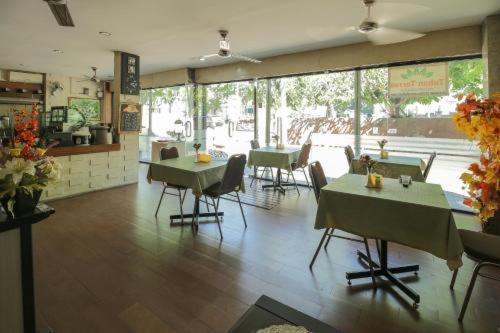 Tuban Torres Accommodation Kuta Lombok Esterno foto